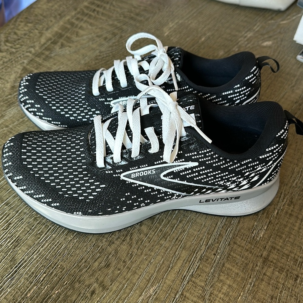 NEVER WORN Brooks Levitate 5 Running Shoes  - Women's Size 7.5